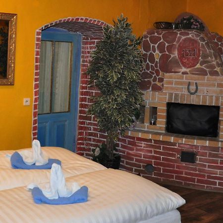 Centrum Tiffany Pension Домажлице Экстерьер фото
