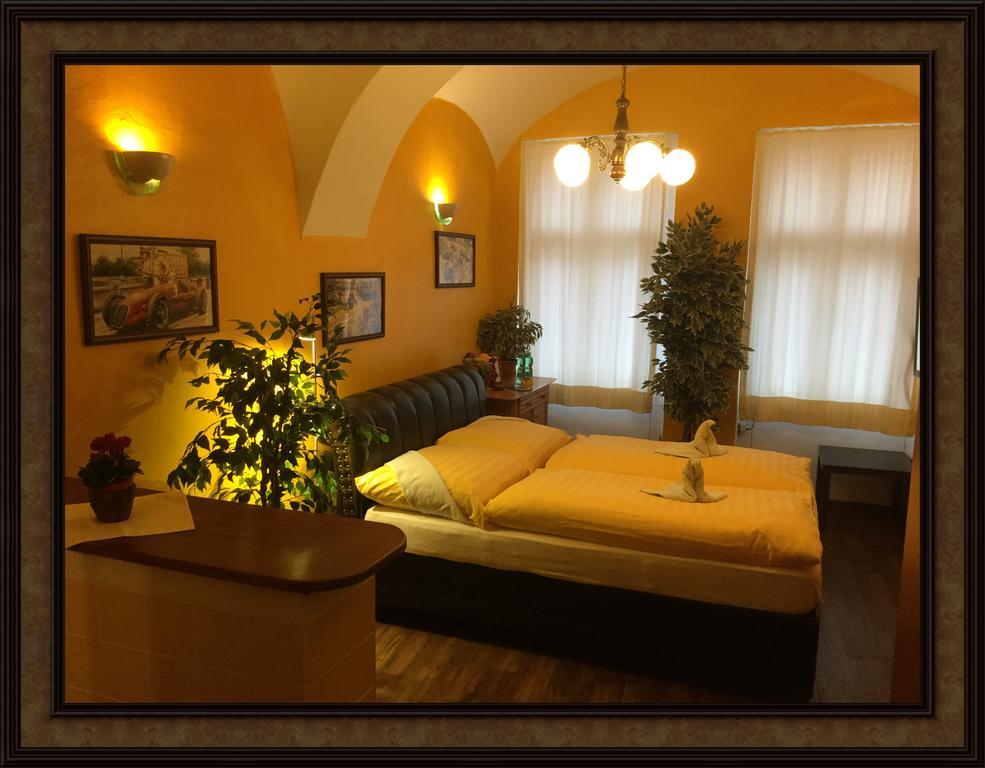 Centrum Tiffany Pension Домажлице Экстерьер фото